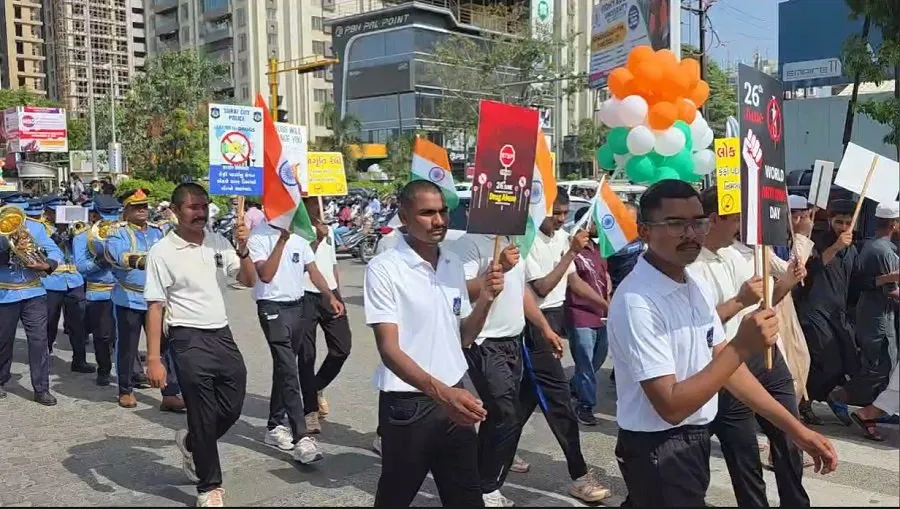 ઇન્ટરનેશનલ ડ્રગ્સ ડે: સુરત પોલીસ દ્વારા ડ્રગ્સ વિરોધી જાગૃતિ માટે વિશાળ રેલીનું આયોજન 2 surat.jpg