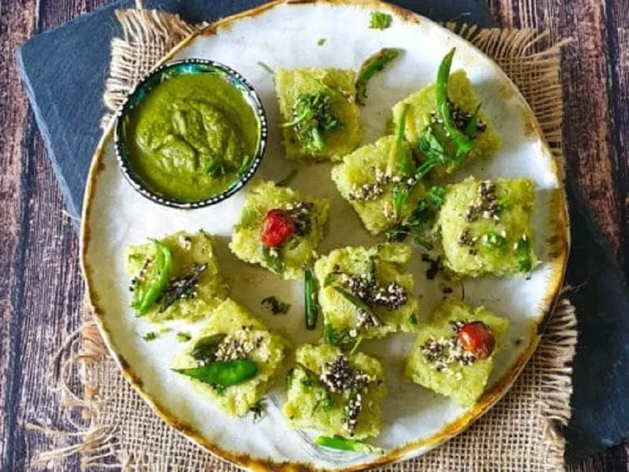 બેટરને આથો લાવ્યા વિના મિનિટોમાં બનાવો પાલક મકાઈ ઢોકળા 2 Spinach corn dhokla.jpg