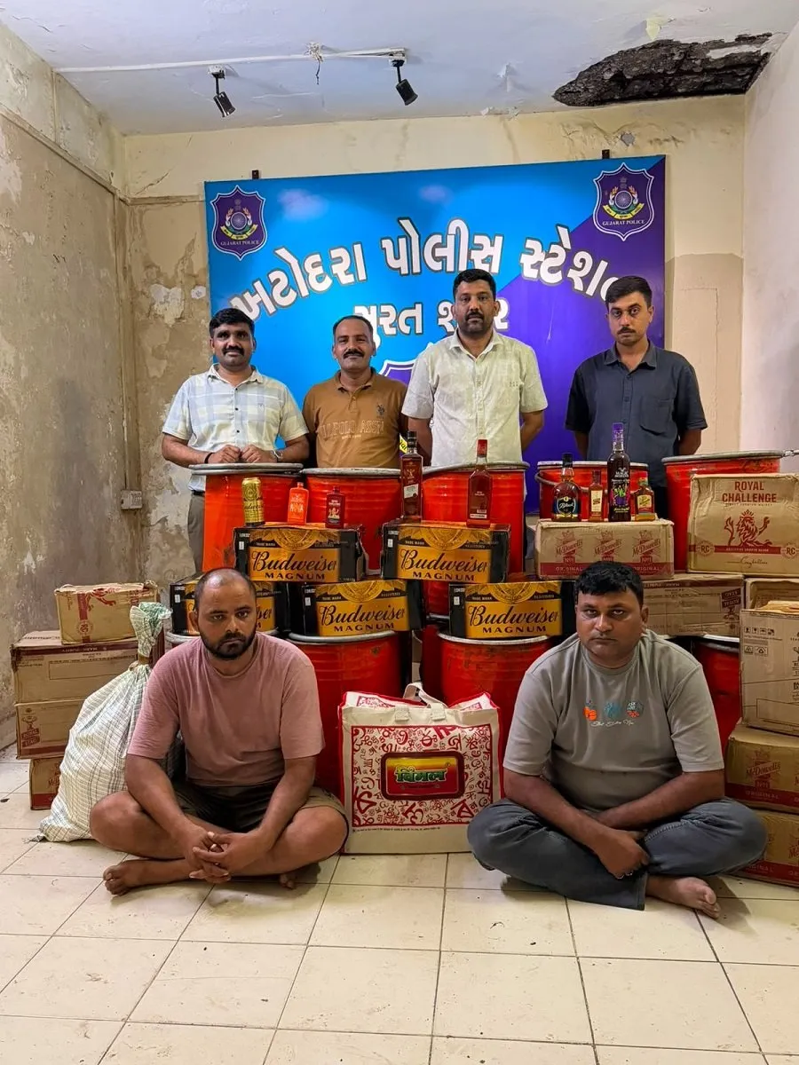 સુરતમાં દારૂનું કટિંગ કરતા બે બુટલેગરો ઝડપાયા: ખટોદરા પોલીસનો દરોડો, 10 લાખથી વધુનો મુદ્દામાલ જપ્ત 3 surat1.jpg
