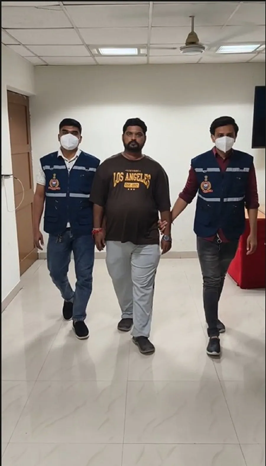 સુરતની લાજપોર જેલમાં ACB નો સપાટો: કેદીને મળવા માટે લાંચ લેતા ખાનગી વ્યક્તિ રંગેહાથ ઝડપાયો 3 surat3.jpg