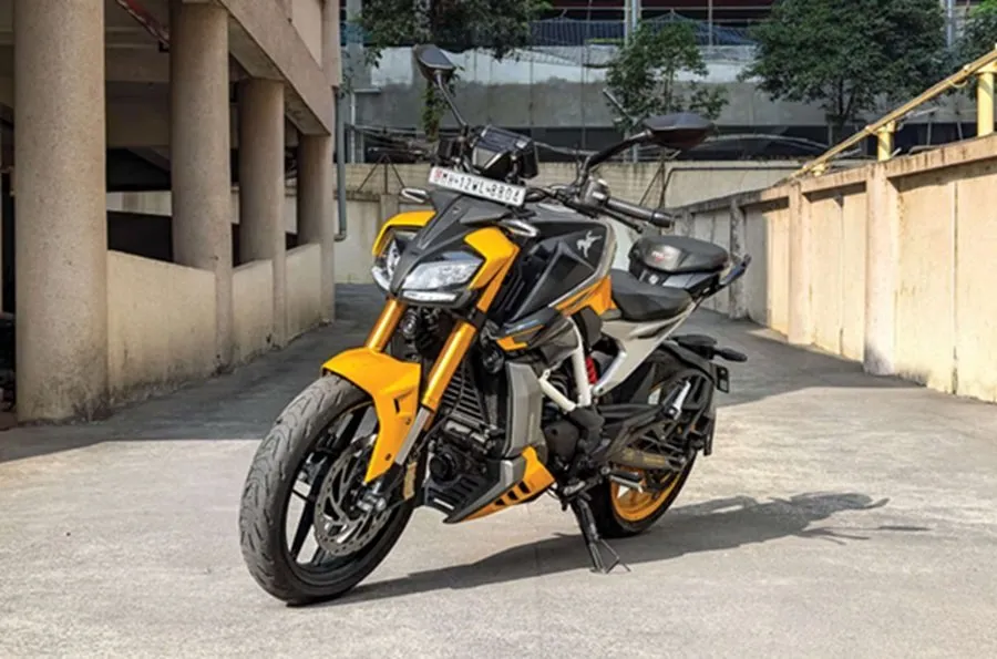 કેમ દુનિયાભરમાં લોકો TVS Apache ના છે દિવાના? માત્ર 2 વર્ષમાં વેચાઈ 20 લાખ બાઈક! 2 TVS Apache1.jpg