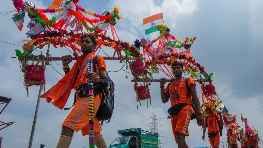 કાવડની પવિત્રતા કેવી રીતે જાળવવી? જાણો પહેલીવાર કાવડ ઉઠાવનારાઓ માટેના જરૂરી નિયમો 2 Kanwar Yatra