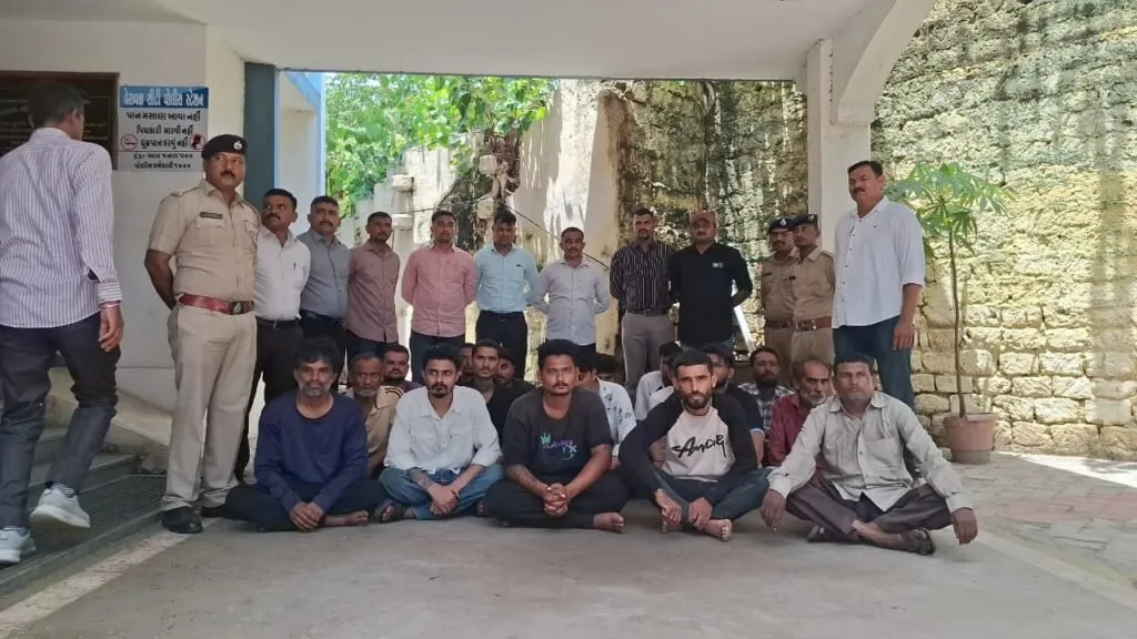 વેરાવળ જુગાર રેડ કાંડ: પોલીસ પર હુમલો કરનાર 33 આરોપીઓ પોલીસ સકંજામાં! 2 geer somnath1