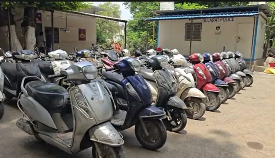 શાકભાજી લેવાના બહાને ૨૮ મોપેડ ચોરનારી પિતા-પુત્રની જોડી ઝડપાઈ 2 surat.jpg
