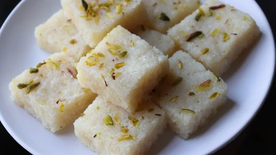 હવે ઘરે બનાવો બજાર જેવી કોકોનટ બર્ફી! જાણો મિનિટોમાં બનતી પરફેક્ટ રેસીપી 2 Coconut Barfi