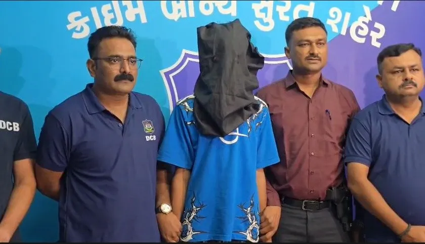 મોજશોખના રવાડે ચડેલો યુવાન બન્યો ગુનેગાર: સુરત ક્રાઈમ બ્રાન્ચે ચેઈન સ્નેચરને ઝડપ્યો 2 surat4.jpeg