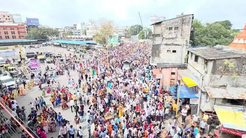 હરે રામા-હરે કૃષ્ણના નાદથી ગુંજી ઉઠ્યું સુરત, 14 કિલોમીટર લાંબી રથયાત્રાનું આયોજન 2 rathyatra.jpeg