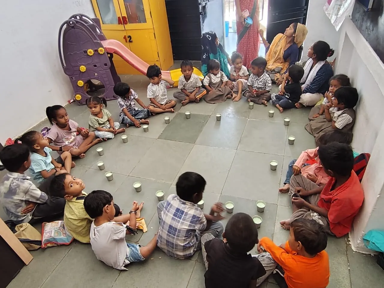 કુપોષણ સામે ગુજરાતનો વધુ એક ‘પોષણ પ્રહાર’ : હવે રાજ્યના તમામ આદિજાતિ વિસ્તારોના ICDS બ્લૉકમાં પહોંચી ‘દૂધ સંજીવની યોજના’ 2 gujarat 1.jpg