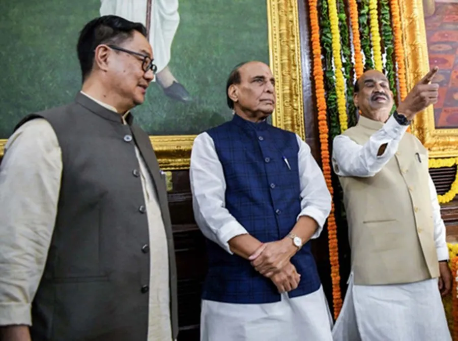 ઓમ બિરલાએ શિંદે સેના અને NCPIમાં બળવાખોરોના વિલયને મંજૂરી આપી 3 sansad.jpg