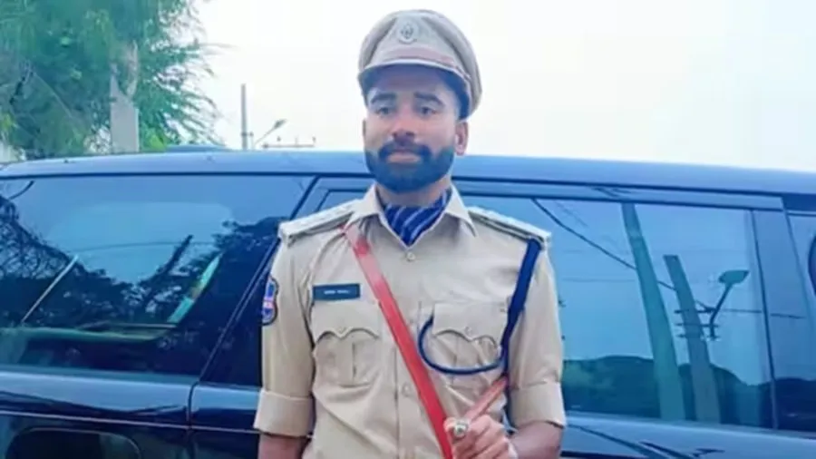 ટીમ ઇન્ડિયાથી બહાર ચાલી રહેલા DSP મોહમ્મદ સિરાજે તેલંગાણાના DGP સાથે કરી ખાસ મુલાકાત 3 siraj0.jpg