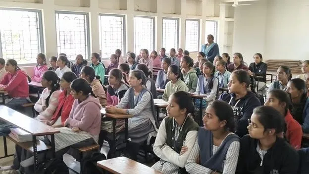 ઓનલાઇન સુરક્ષાનું નવું શસ્ત્ર: 'ઓપરેશન સુરક્ષિત સાયબરસ્પેસ' હેઠળ ગુજરાત પોલીસનો રાજ્યવ્યાપી મેગા જનજાગૃતિ જંગ 2 WhatsApp Image 2026 07 21 at 11.01.59 AM.jpeg