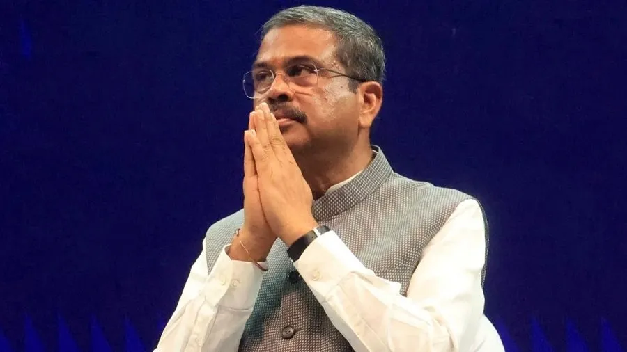 વિવાદો વચ્ચે સંસદ પહોંચ્યા ધર્મેન્દ્ર પ્રધાન: એનડીએ સાંસદોએ 'ઝિંદાબાદ'ના નારા લગાવી સમર્થન આપ્યું 3 Dharmendra Pradhan.jpg
