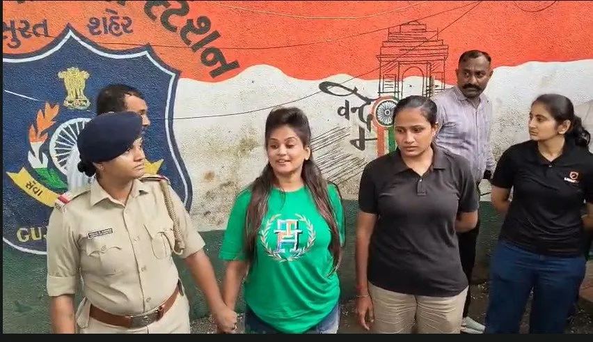 સોશિયલ મીડિયા સ્ટાર કીર્તિ પટેલ સુરતમાં ઝડપાઈ: ખંડણી અને બદનક્ષી કેસમાં પોલીસની મોટી કાર્યવાહી 2 Surat9.jpeg