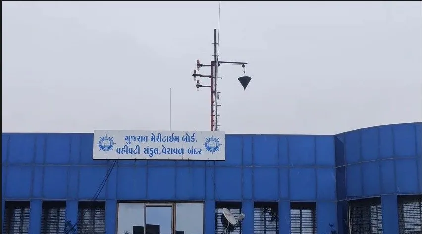 ગીર સોમનાથમાં ખતરાની ઘંટી: વેરાવળ બંદર પર લગાવવામાં આવ્યું 3 નંબરનું સિગ્નલ! 2 Gujarat.jpeg
