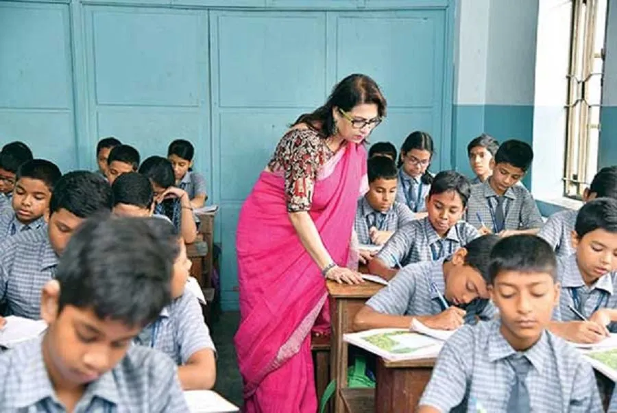 શિક્ષણ જગત માટે ચિંતાજનક સમાચાર: ગુજરાતની શાળાઓમાં જ્ઞાન સહાયકોની સેંકડો જગ્યાઓ ખાલી 3 teacher1.jpg