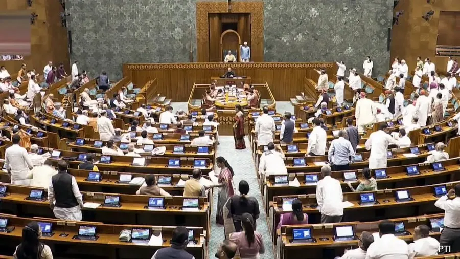 સંસદ સત્રમાં ભારે હંગામો: સરકારના મોટા બિલ પર વિપક્ષનો સ્પષ્ટ ઇનકાર, જાણો શું છે વિવાદ 3 prliment.jpg
