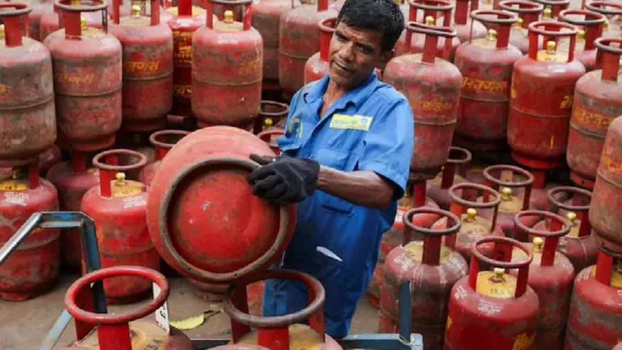 . LPG eKYC માટે કાઉન્ટડાઉન શરૂ: 16 ઓગસ્ટ બાદ ગેસ બુકિંગમાં આવી શકે છે મુશ્કેલી, જાણો કેવી રીતે કરાવવું eKYC 2 LPG1.jpg