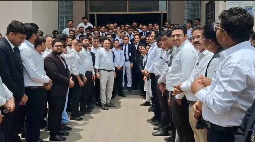 હાઇકોર્ટનો મહત્વનો નિર્ણય: ગુજરાતી માટે મનપસંદ ફૉન્ટ વાપરવાની મંજૂરી, વકીલોને વ્યવહારિક મુશ્કેલીઓમાંથી મુક્તિ 3 valsad1.jpeg