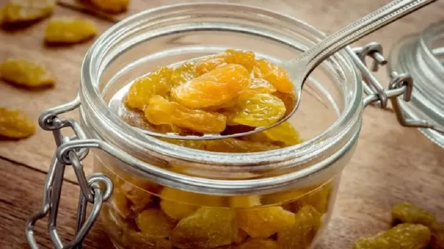 શું તમે જાણો છો? ખાલી પેટે પલાળેલી કિસમિસ ખાવાથી શરીરને મળે છે આ ફાયદા 2 kismis.jpg