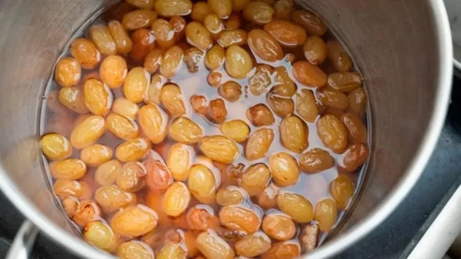 શું તમે જાણો છો? ખાલી પેટે પલાળેલી કિસમિસ ખાવાથી શરીરને મળે છે આ ફાયદા 3 kismis0.jpg