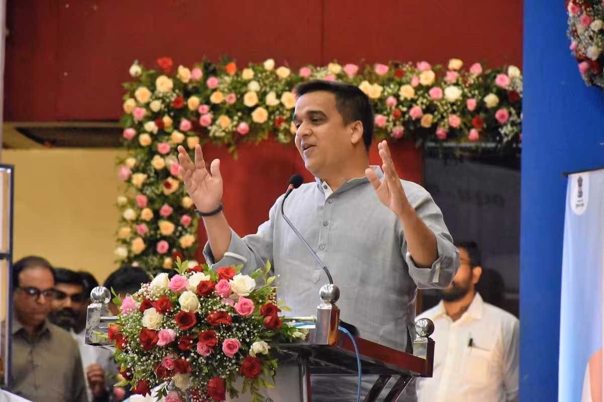 ભરૂચમાં વિકાસનો સુર્યોદય: નાયબ મુખ્યમંત્રી હર્ષ સંઘવીના હસ્તે રૂ. ૪૮૨ કરોડના પ્રકલ્પોની મોટી ભેટ, ૫૨૬ દીકરીઓને મળી નોકરી 3 GUJARAT 1.jpg