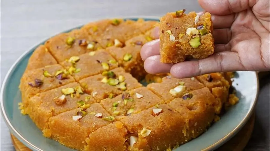હવે ઘરે જ બનશે હલવાઈ જેવો દાણાદાર મોહનથાળ! નોંધો આ સિક્રેટ રીત 2 Mohanthal