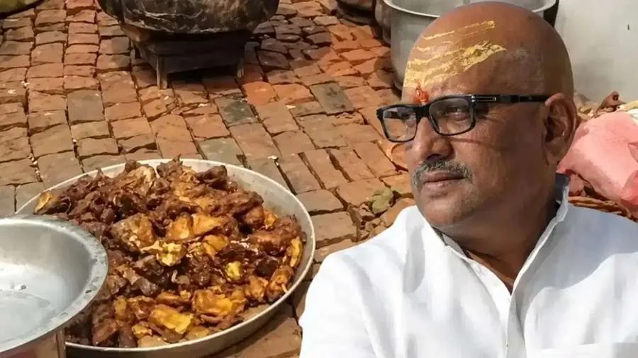 શ્રાવણ માસ દરમિયાન અયોધ્યામાં માછલીની દાવતથી વિવાદ, આસ્થા અને સનાતન પર ઉઠ્યા ગંભીર સવાલો! 2 sarawan.jpg