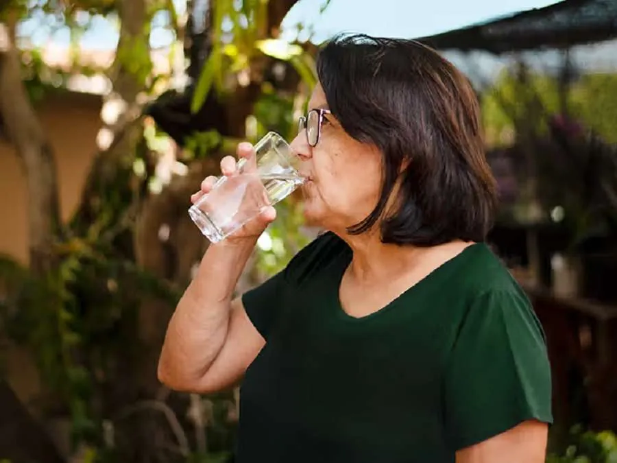 શું છે મીઠા અને પાણીનો વાયરલ ઉપાય? 3 Salt Water Remedy.jpg