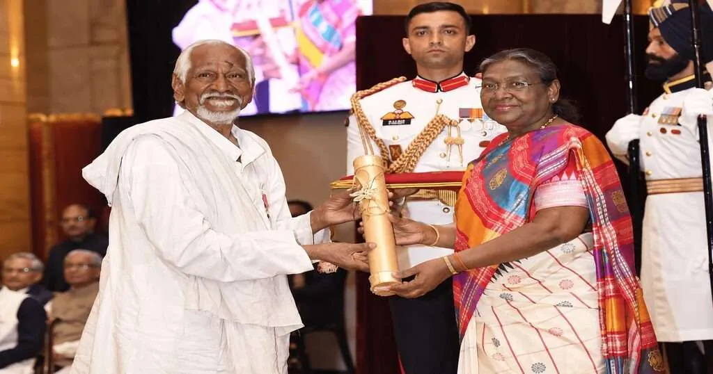 15,000 વૃક્ષો અને 123 બાળકોના 'પિતા': મહારાષ્ટ્રના આ રિયલ હીરોની અનોખી કહાની! 2 WhatsApp Image 2026 09 07 at 12.30.00 AM.jpeg