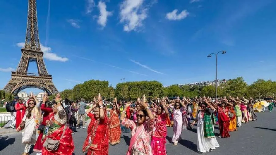 પેરિસમાં એફિલ ટાવર કેમ રહ્યો બંધ? મહિલા કર્મચારીઓને 'ગાયબ' રાખવાના આદેશથી હોબાળો 2 Eiffel Tower