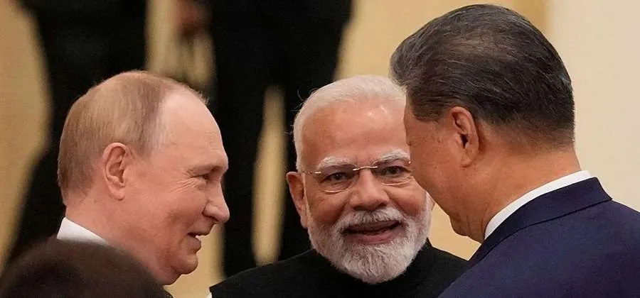 BRICS 2026: નવી દિલ્હીમાં જામી ત્રણેય દિગ્ગજોની મહેફિલ, મોદી-પુતિન અને જિનપિંગ વચ્ચે જોવા મળી ખાસ બોન્ડિંગ 2 putin.jpg