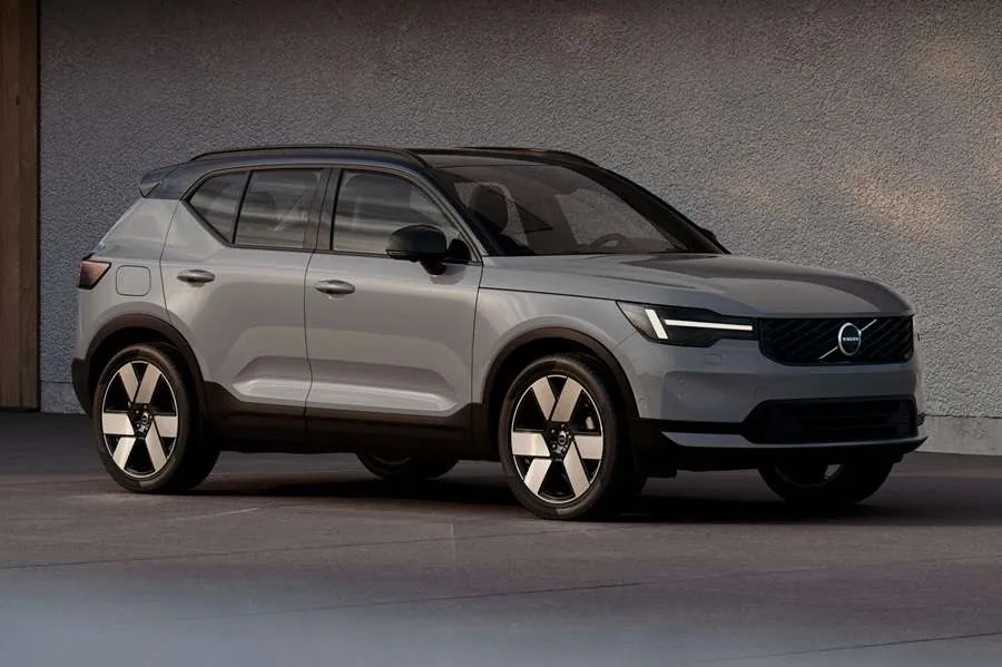 Volvoની 3 ધાકડ કાર એકસાથે લોન્ચ! નવા લુક અને કિલર ફીચર્સ જોઈને ફેન્સ થયા ઘેલા 2 car.jpg