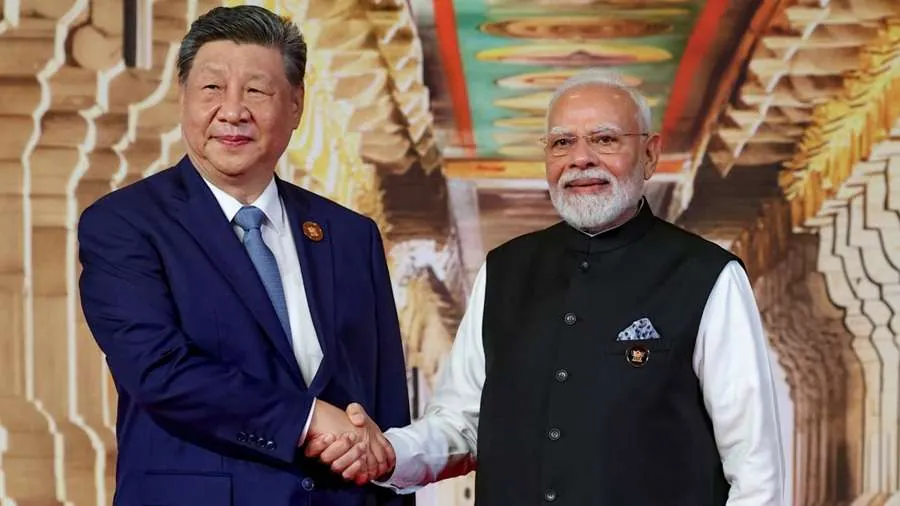 7 વર્ષ પછી ભારત પહોંચ્યા જિનપિંગ! PM મોદી સાથેની ચર્ચા બાદ ભારત-ચીન સંબંધોમાં આવ્યો નવો મોડ 3 Modi and Jinping.jpg