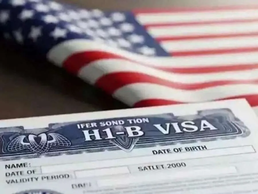 H-1B વિઝા પર અમેરિકાનું કડક વલણ: એક ભૂલ અને ₹2.4 કરોડનો દંડ સાથે 10 વર્ષનો બેન! 3 H1 B visa.jpg