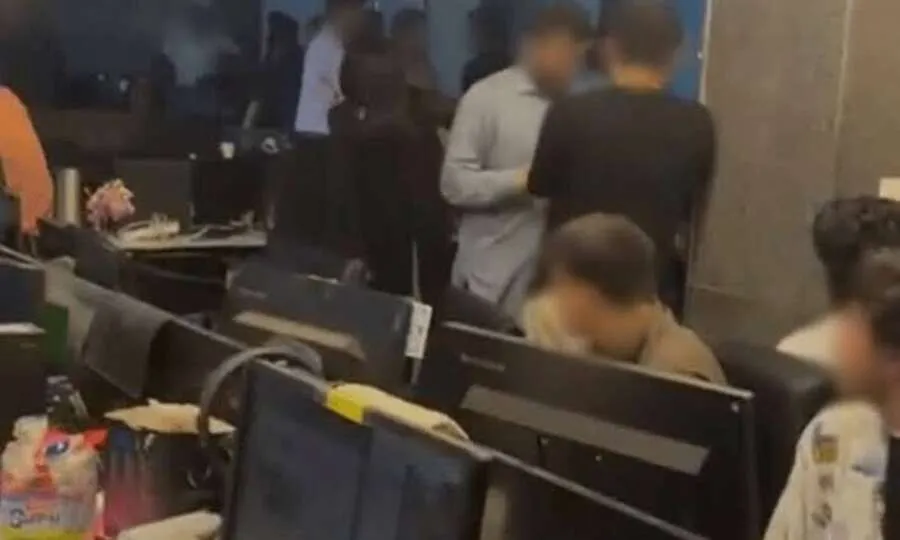 પાકિસ્તાનમાં ગેરકાયદે કોલ સેન્ટરો પર દરોડા, 21 વિદેશીઓ સહિત 320 લોકોની ધરપકડ 2 park.jpg