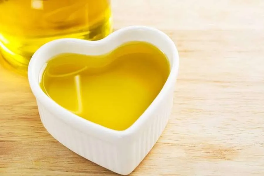 Health Tips: 4 સભ્યોના પરિવારે મહિનામાં કેટલું ખાદ્ય તેલ વાપરવું? હૃદયની તંદુરસ્તી માટે જાણો ડૉક્ટરની સલાહ 3 oil.jpg