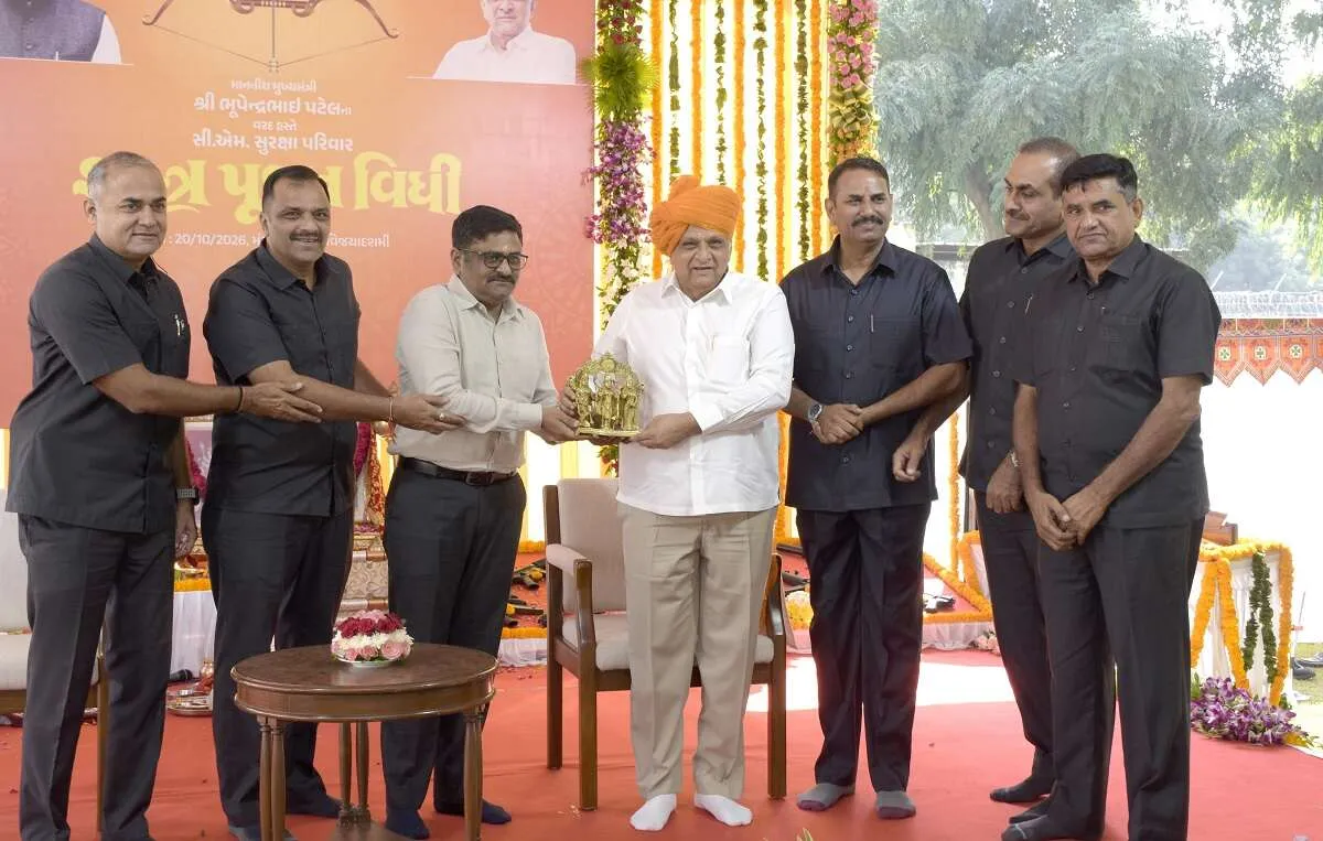 વિજયાદશમી પર્વે ગાંધીનગર ખાતે મુખ્યમંત્રી ભૂપેન્દ્ર પટેલ દ્વારા શસ્ત્રપૂજન: શાસ્ત્ર અને શસ્ત્રની રક્ષાનો અનોખો સમન્વય 3 BHUPENDRA PATEL.2 .jpg