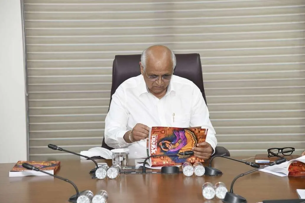 CM ભૂપેન્દ્ર પટેલના હસ્તે ‘ગુજરાત દીપોત્સવી અંક-૨૦૮૨’નું વિમોચન, સાહિત્ય અને સંસ્કૃતિનો અનોખો સંગમ 2 WhatsApp Image 2026 10 21 at 6.58.29 PM.jpeg