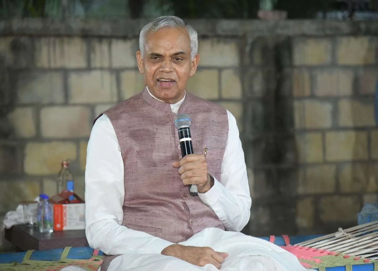 ગુજરાતના રાજ્યપાલ આચાર્ય દેવવ્રતજીએ વિંછીયા ગામે યોજી રાત્રિ બેઠક, પ્રાકૃતિક ખેતી અને શિક્ષણ પર આપ્યો ભાર 2 WhatsApp Image 2026 10 23 at 10.23.52 AM.jpeg