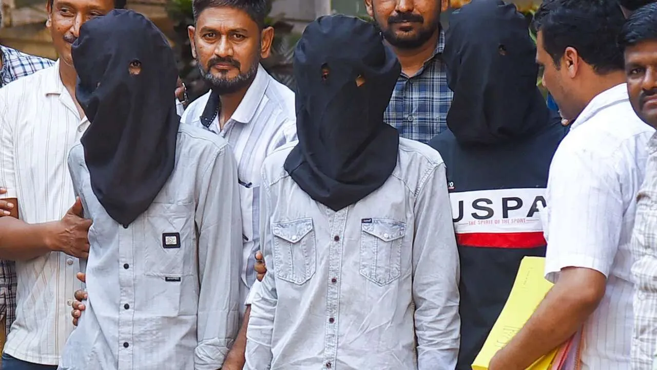 બોલિવૂડમાં ખળભળાટ: ટાઇગર શ્રોફ ગોળીબાર કેસ ના તાર સુરત અને વિદેશી હેન્ડલર્સ સાથે જોડાયા 2 Tiger Shroff Firing Case.jpg