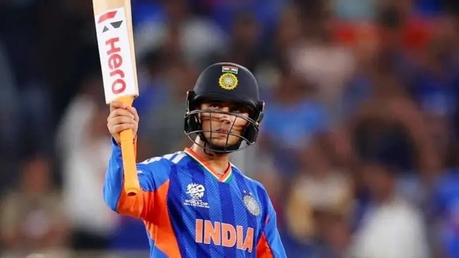 અભિષેક શર્માએ T20I માં રચ્યો ઇતિહાસ, પાવરપ્લેમાં જ પૂરી કરી સિક્સરની સેન્ચુરી 3 abhishekh1.jpg