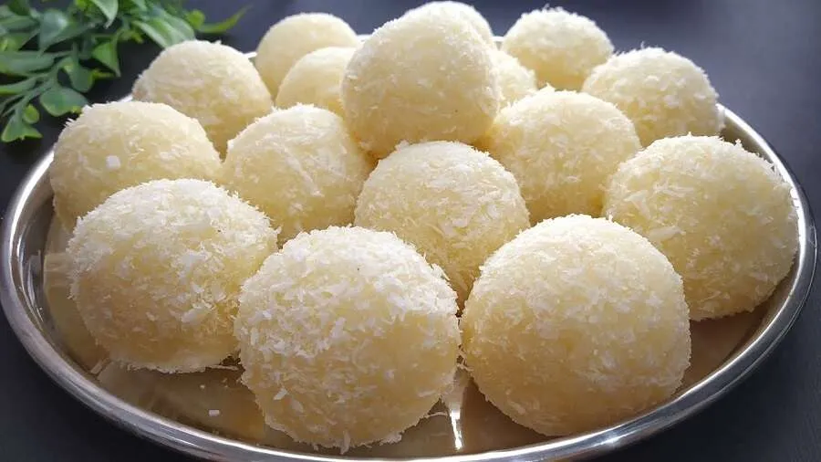 આ તહેવારોની સિઝનમાં માત્ર 10 મિનિટમાં બનાવો એકદમ શુદ્ધ અને સ્વાદિષ્ટ નારિયેળના લાડુ! 3 Coconut Ladoo