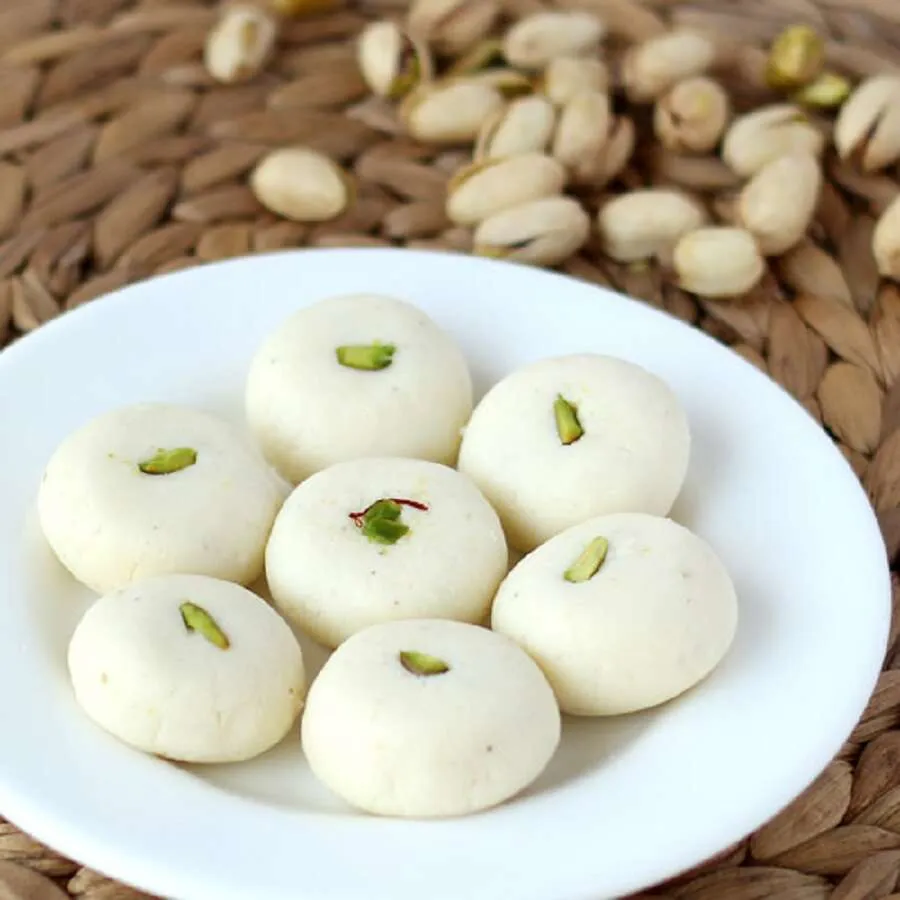 આ દિવાળીએ મહેમાનોનું મોં મીઠું કરાવો ખાસ અંદાજમાં! જાણો સંદેશ બનાવવાની સરળ રીત 2 Bengali Sandesh