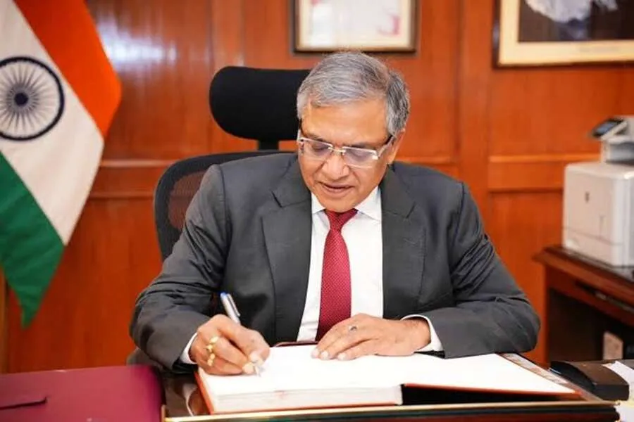 ચૂંટણી પંચ અને વિપક્ષ આમને-સામને: CEC જ્ઞાનેશ કુમાર વિરુદ્ધ વિપક્ષી નેતાઓનો વિરોધ પ્રદર્શન 3 Gyanesh Kumar1.jpg